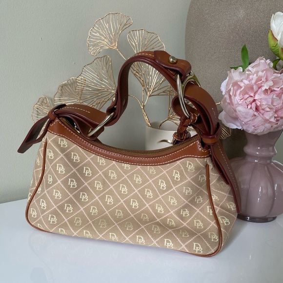 Dooney & Bourke Handbags - Vintage Dooney & Bourke Shoulder Bag